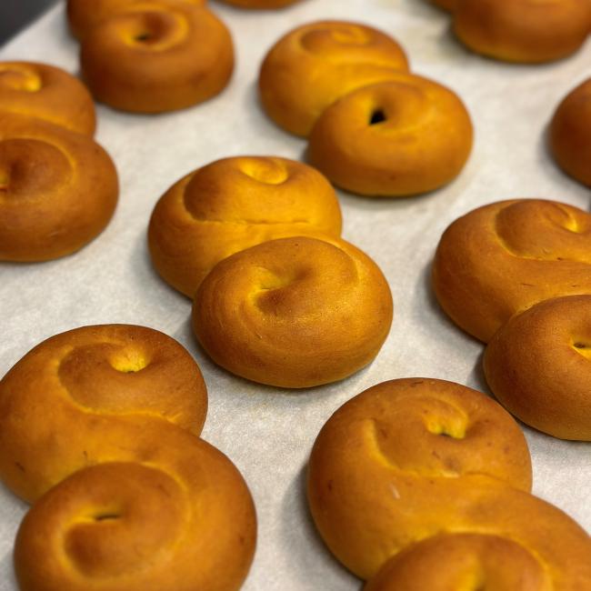 Lussebullar på plåt